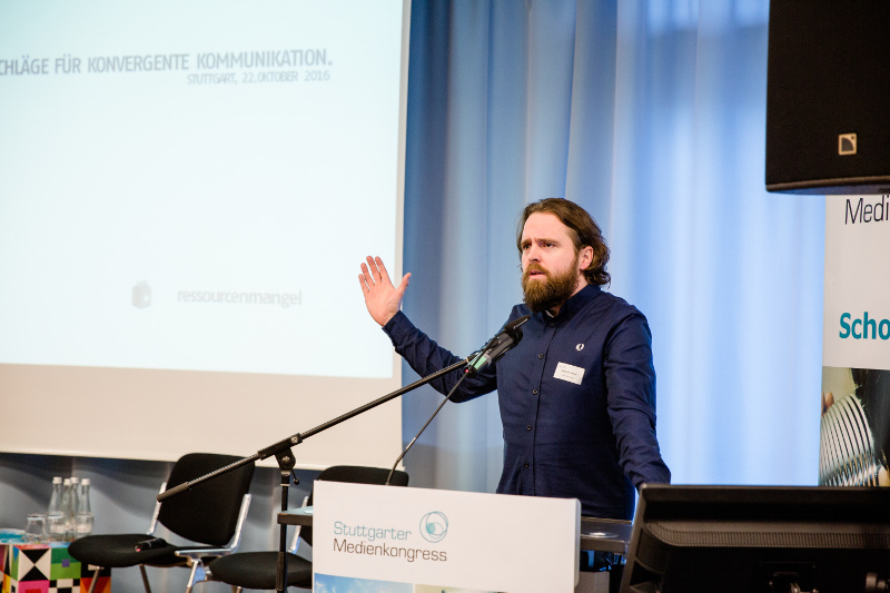 Benjamin Minack mit Tipps für eine konvergente Kommunikation auf dem Stuttgarter Medienkongress 2016.